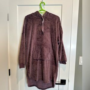 Denver Hays Robe/ lounge wear , size small. Never worn